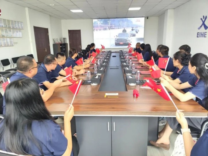 EIHE स्टील स्ट्रक्चर ग्रुपने 93 व्या लष्करी परेडचे थेट प्रक्षेपण आयोजित केले